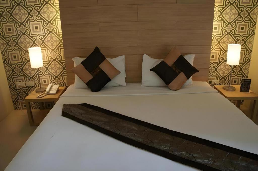 Chinotel Phuket Buitenkant foto