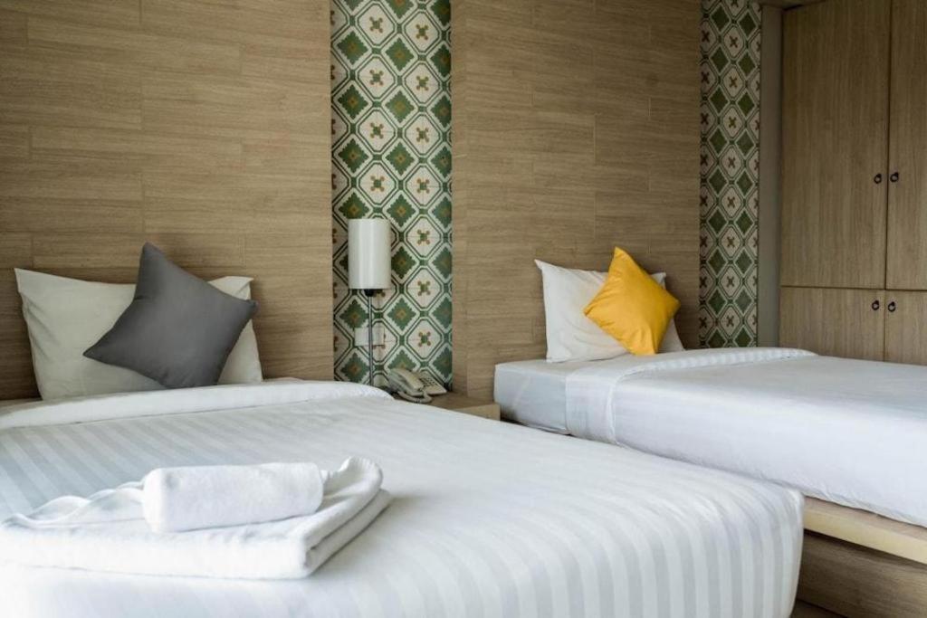 Chinotel Phuket Buitenkant foto