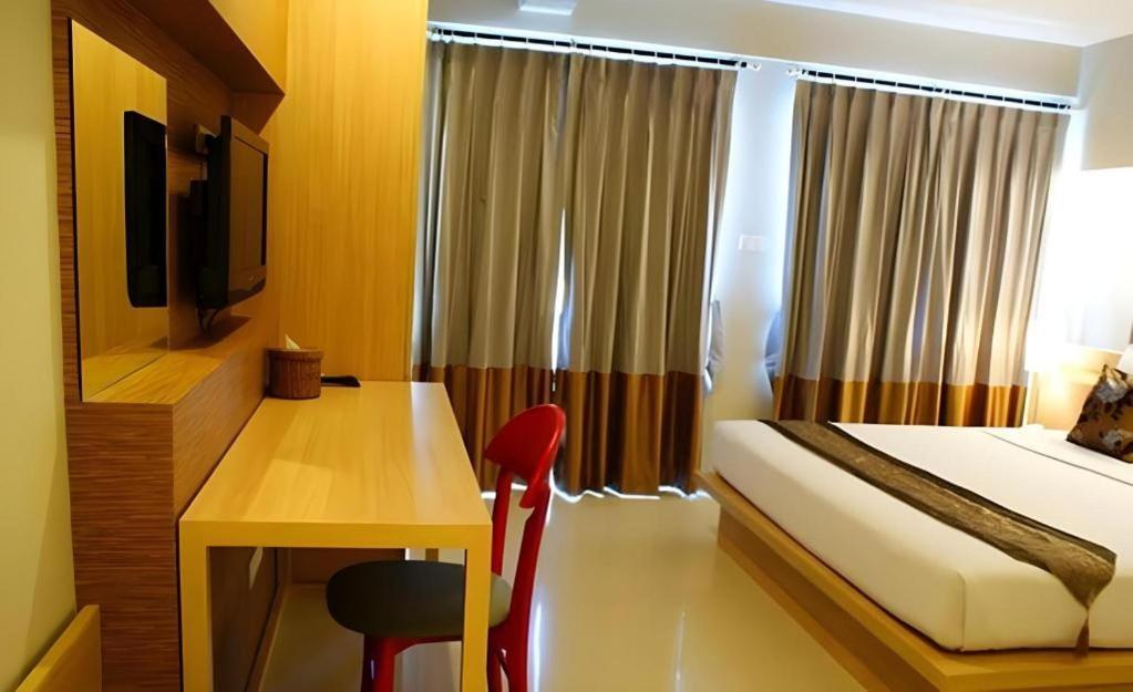 Chinotel Phuket Buitenkant foto
