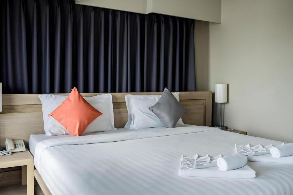 Chinotel Phuket Buitenkant foto
