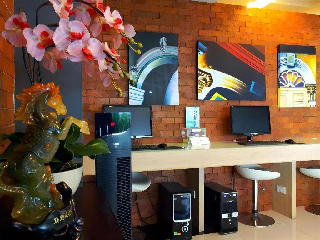 Chinotel Phuket Buitenkant foto