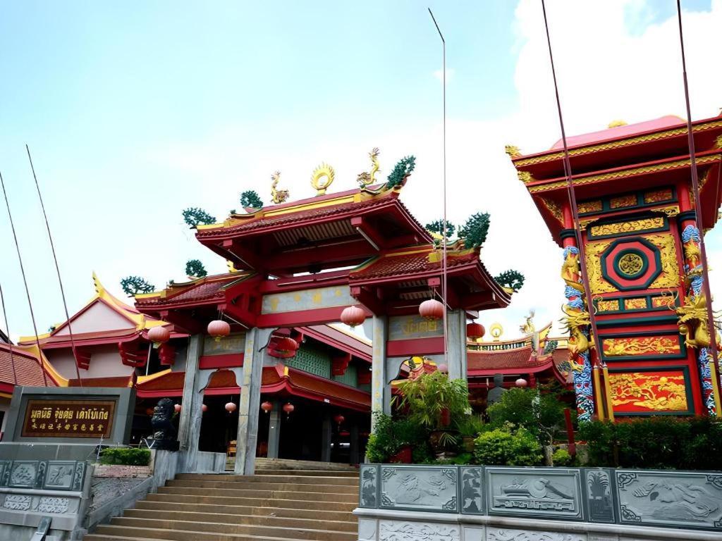 Chinotel Phuket Buitenkant foto