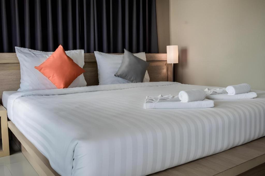 Chinotel Phuket Buitenkant foto