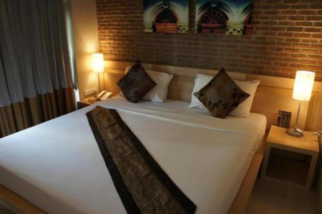 Chinotel Phuket Buitenkant foto