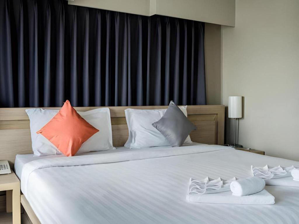 Chinotel Phuket Buitenkant foto