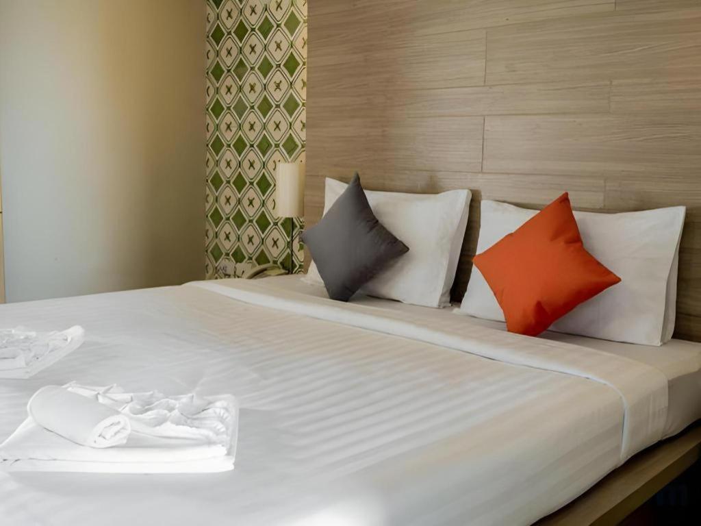 Chinotel Phuket Buitenkant foto