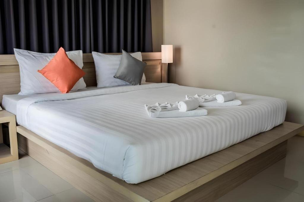 Chinotel Phuket Buitenkant foto